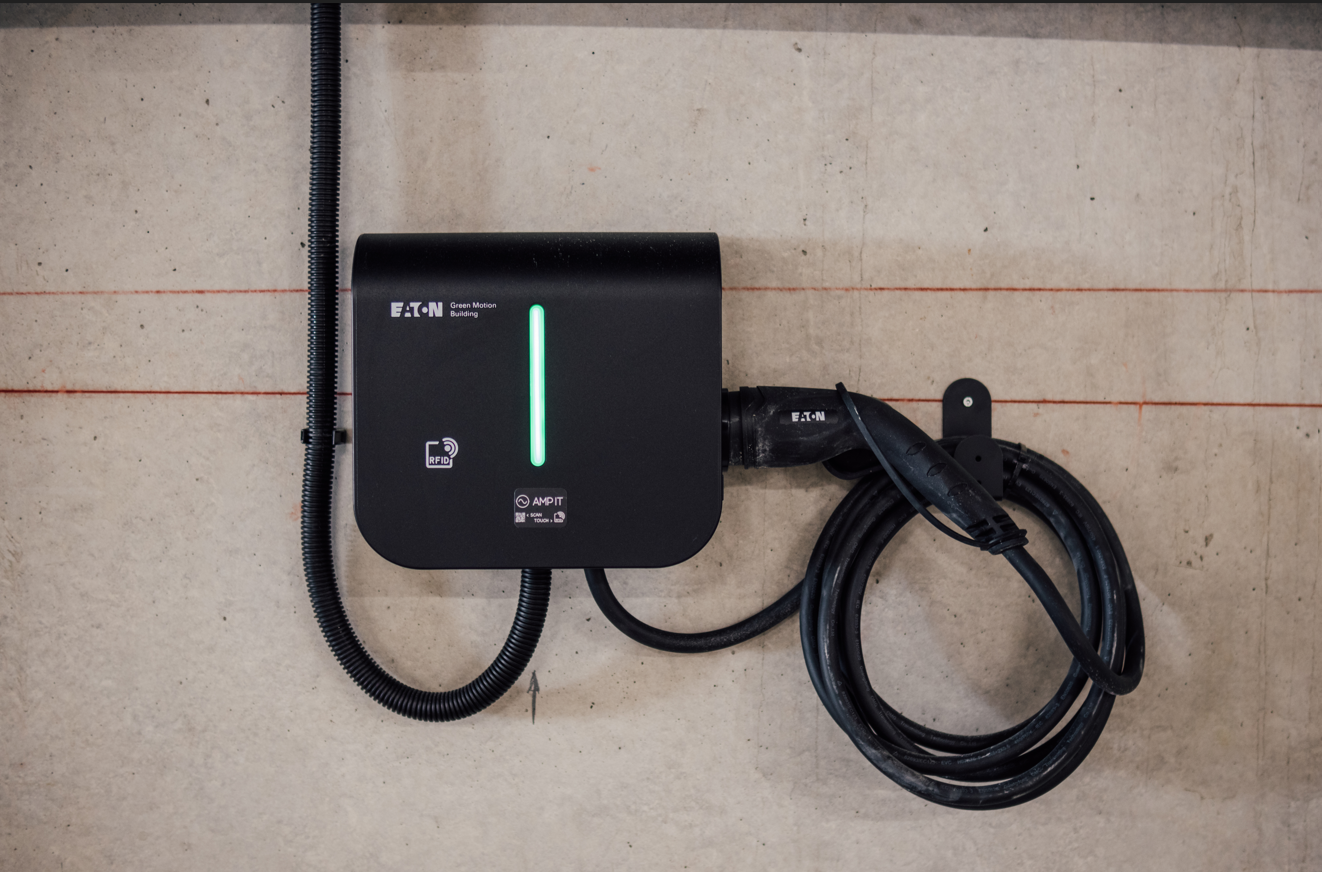 Eaton et AMP IT collaborent pour offrir un service de recharge pour véhicules électriques